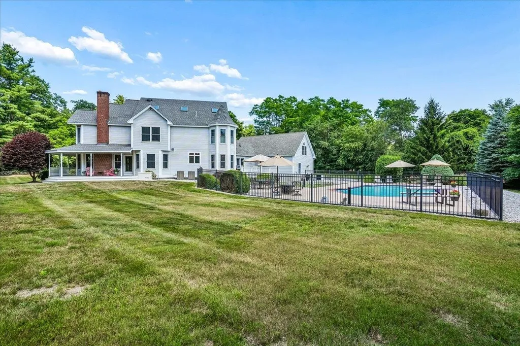 7 King James Drive Londonderry NH 03053