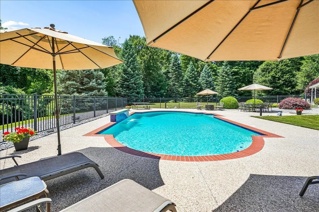 7 King James Drive Londonderry NH 03053