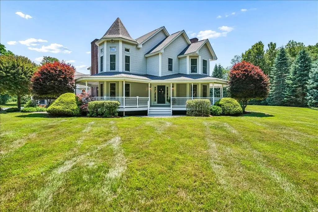 7 King James Drive Londonderry NH 03053