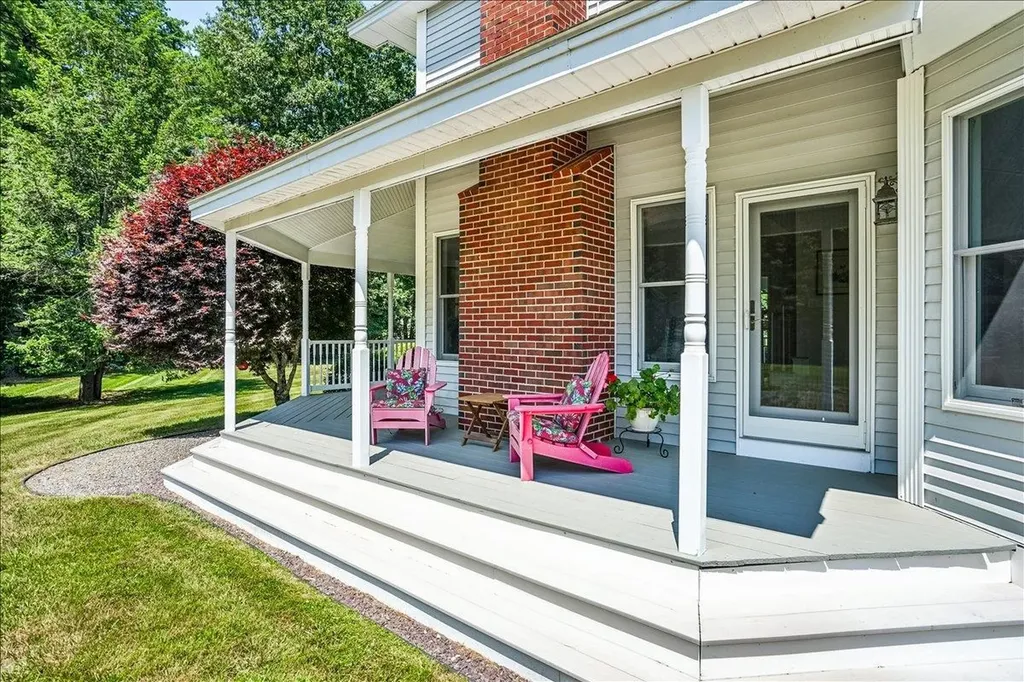 7 King James Drive Londonderry NH 03053