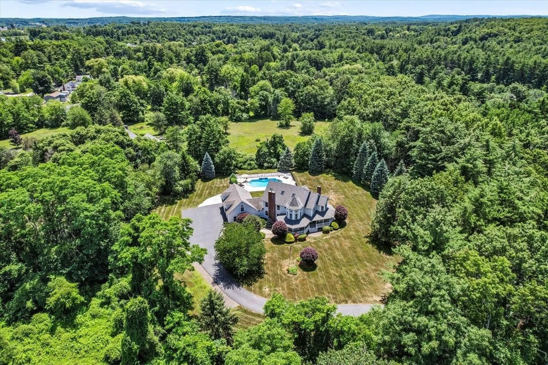 7 King James Drive Londonderry NH 03053