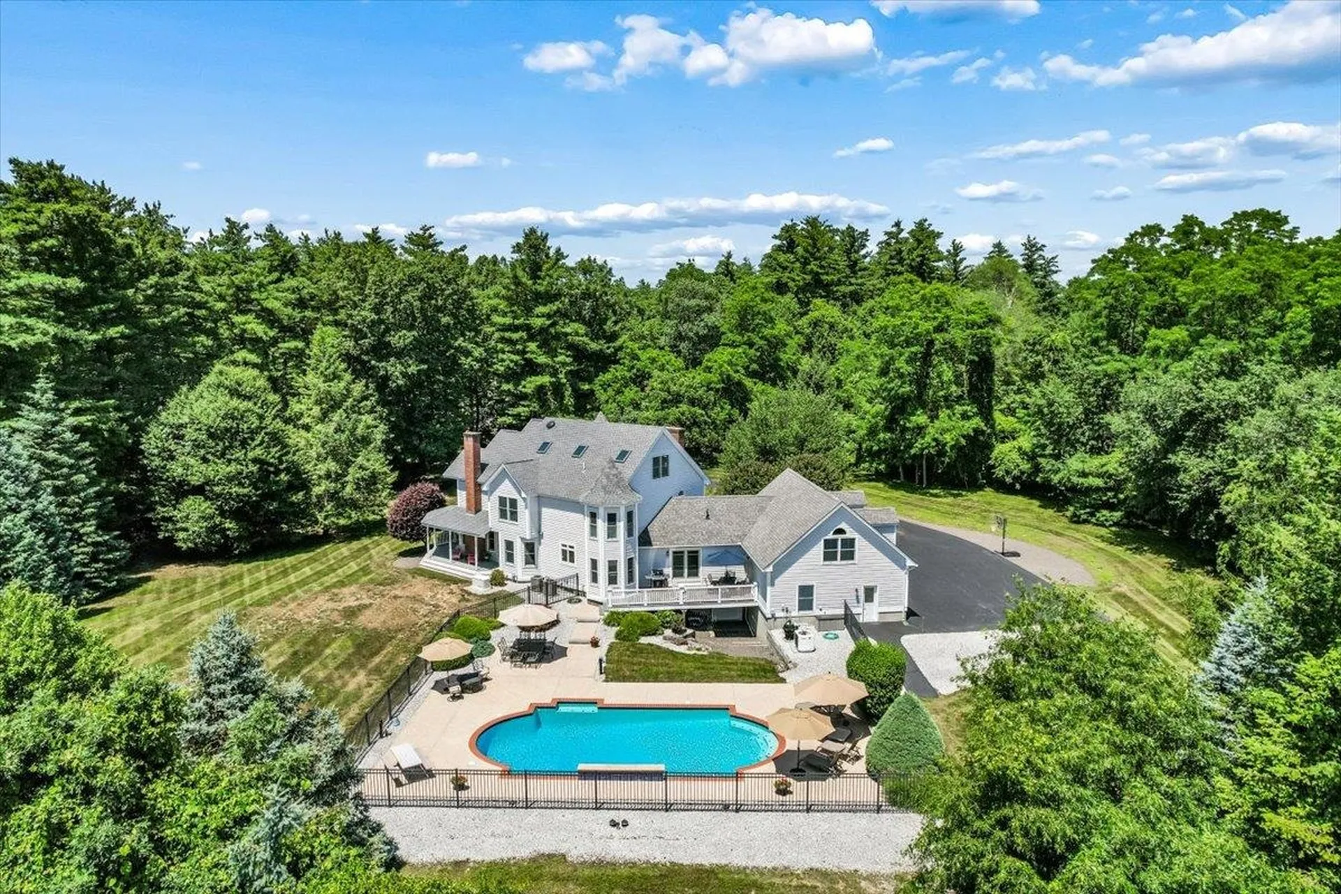 7 King James Drive Londonderry NH 03053