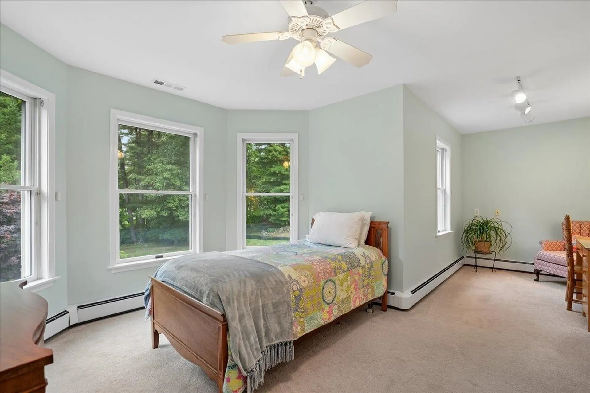 7 King James Drive Londonderry NH 03053
