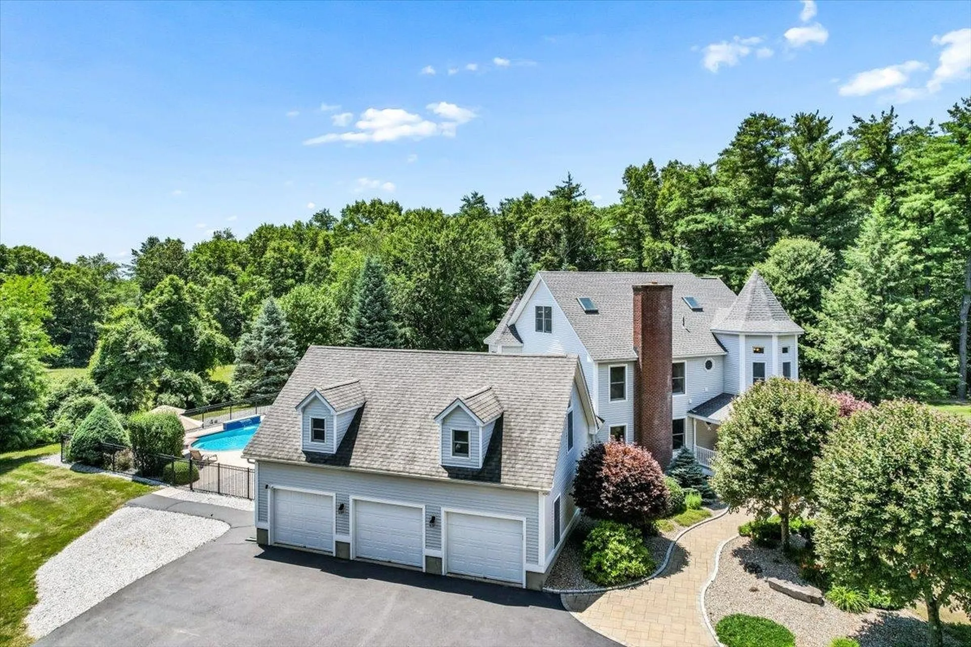 7 King James Drive Londonderry NH 03053