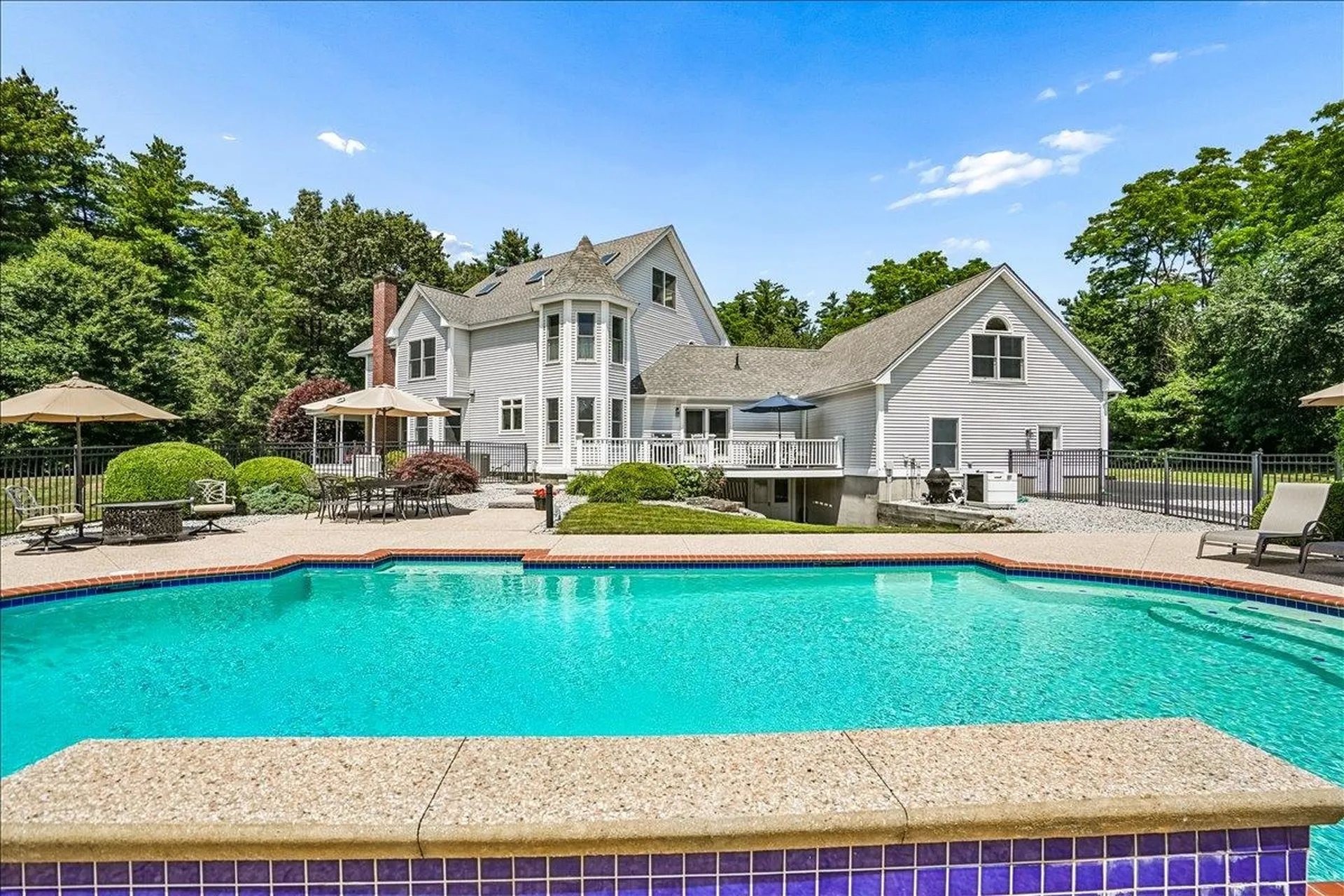 7 King James Drive Londonderry NH 03053