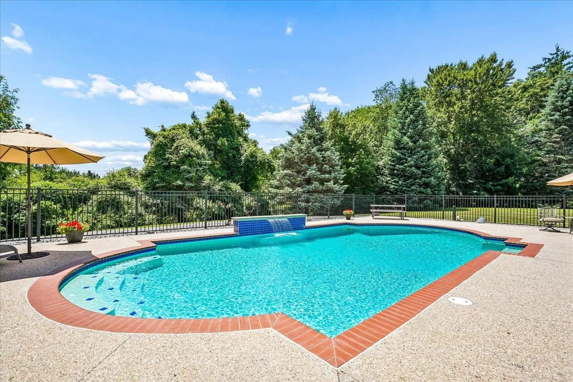 7 King James Drive Londonderry NH 03053