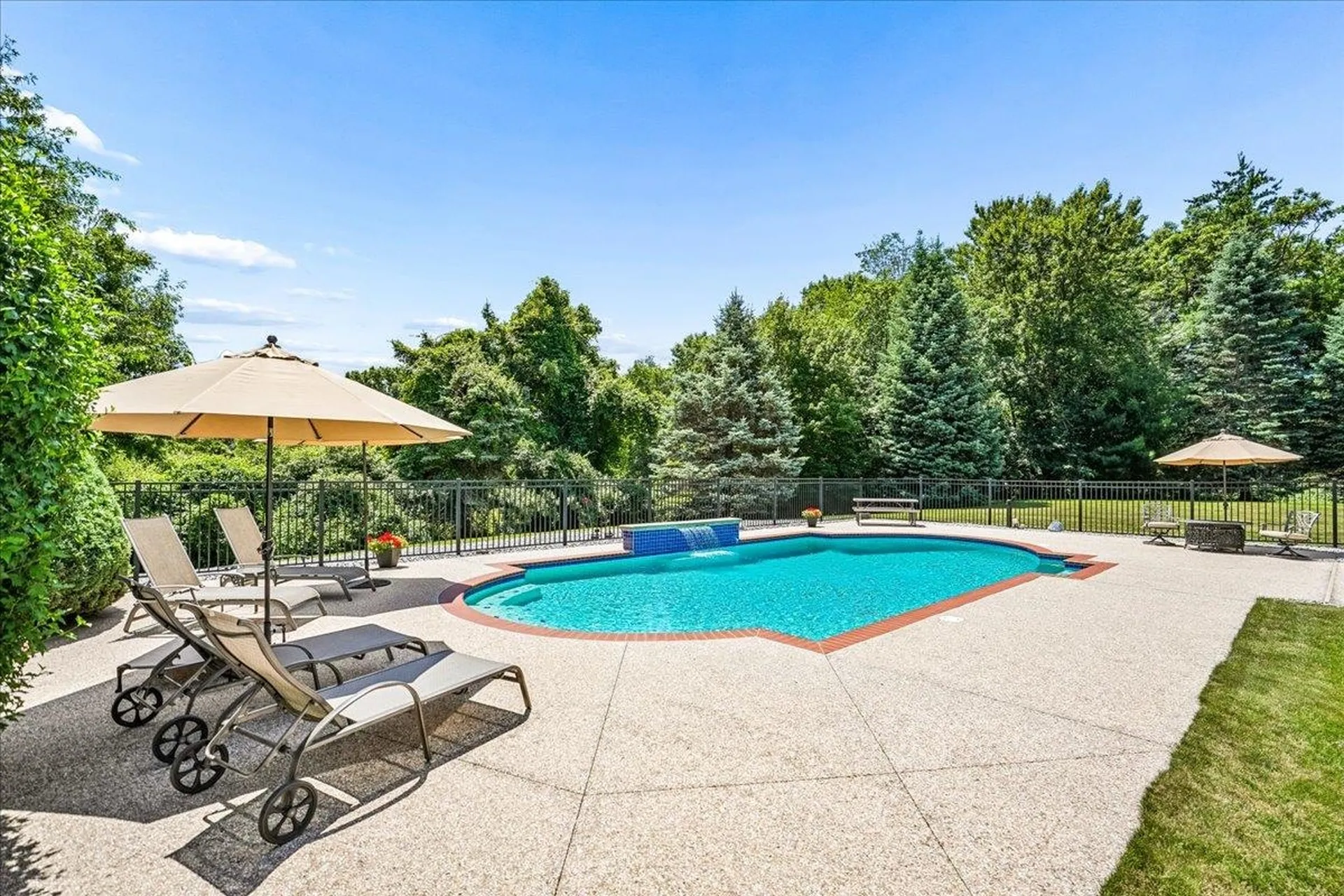 7 King James Drive Londonderry NH 03053