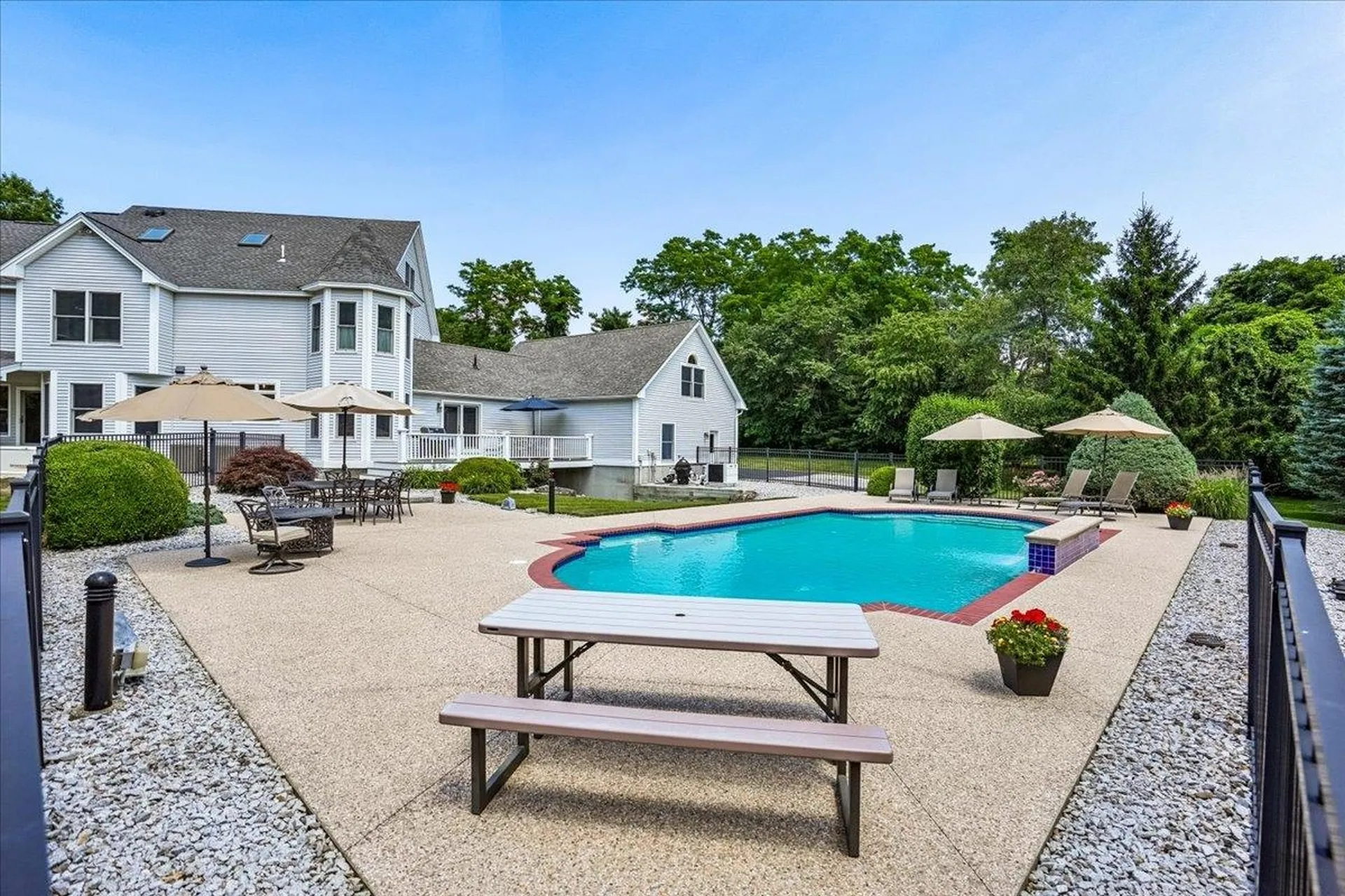 7 King James Drive Londonderry NH 03053