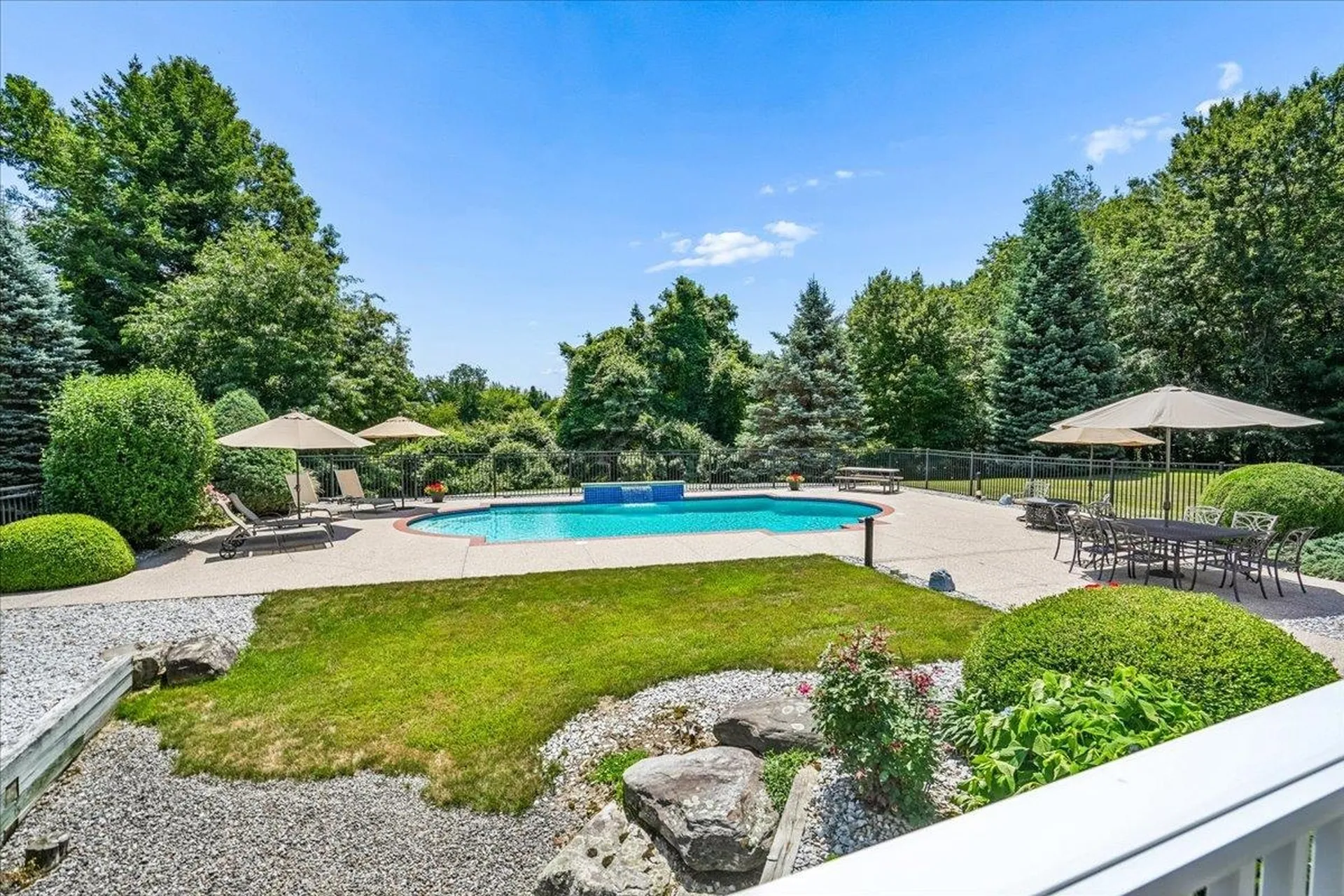 7 King James Drive Londonderry NH 03053