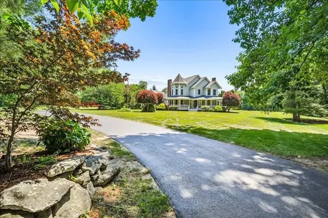 7 King James Drive Londonderry NH 03053