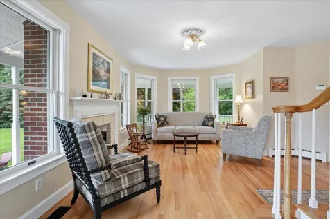 7 King James Drive Londonderry NH 03053