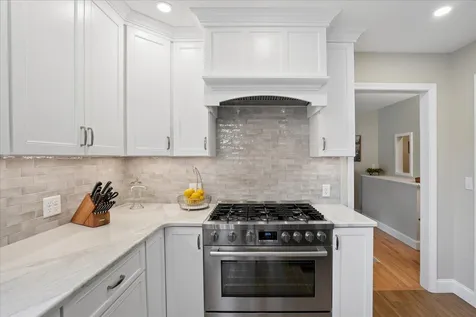 7 King James Drive Londonderry NH 03053