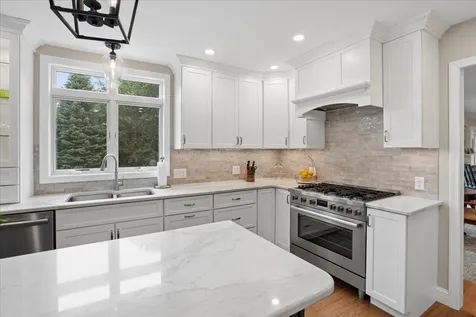7 King James Drive Londonderry NH 03053