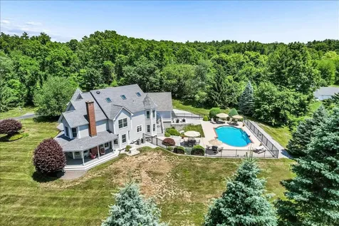 7 King James Drive Londonderry NH 03053
