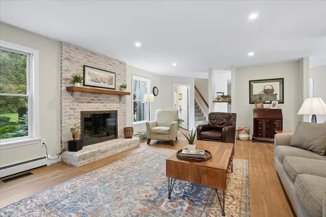7 King James Drive Londonderry NH 03053