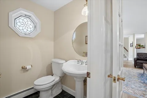7 King James Drive Londonderry NH 03053
