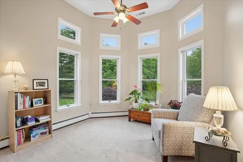 7 King James Drive Londonderry NH 03053