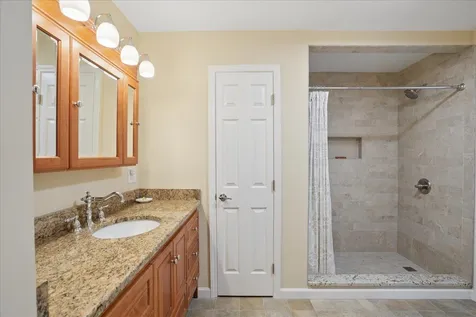 7 King James Drive Londonderry NH 03053