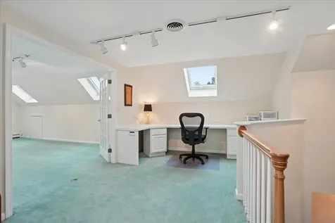 7 King James Drive Londonderry NH 03053