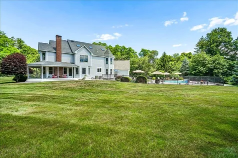 7 King James Drive Londonderry NH 03053