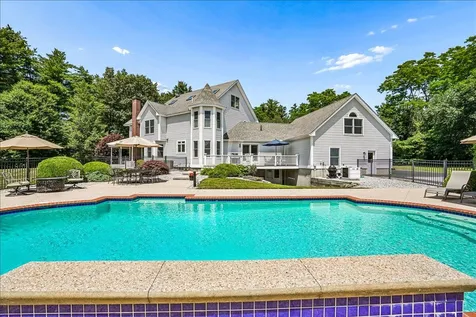 7 King James Drive Londonderry NH 03053