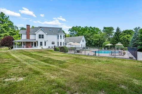 7 King James Drive Londonderry NH 03053