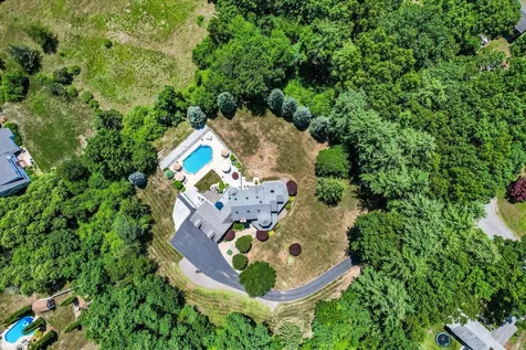 7 King James Drive Londonderry NH 03053
