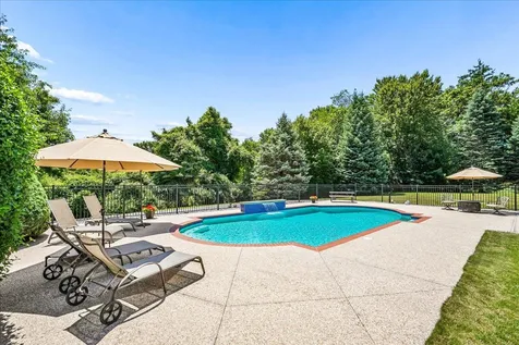7 King James Drive Londonderry NH 03053