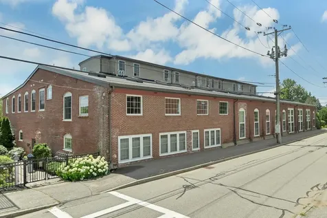 48 Landing Lane Laconia NH 03246