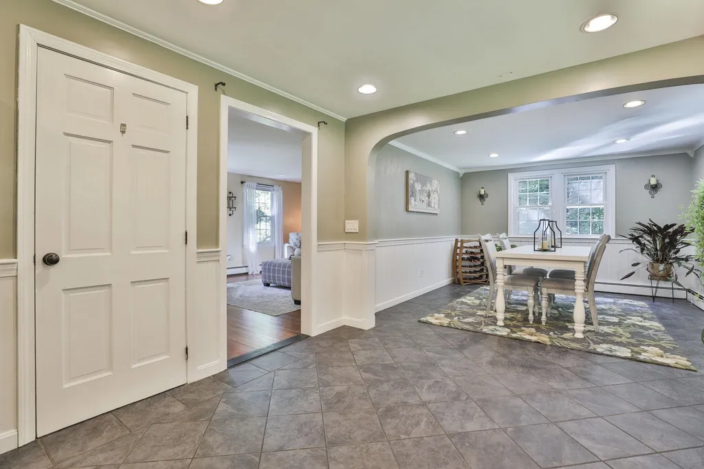 24 Beaver Brook Circle Amherst NH 03031