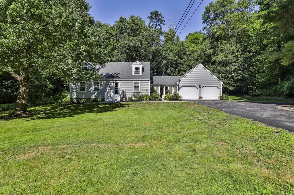24 Beaver Brook Circle Amherst NH 03031