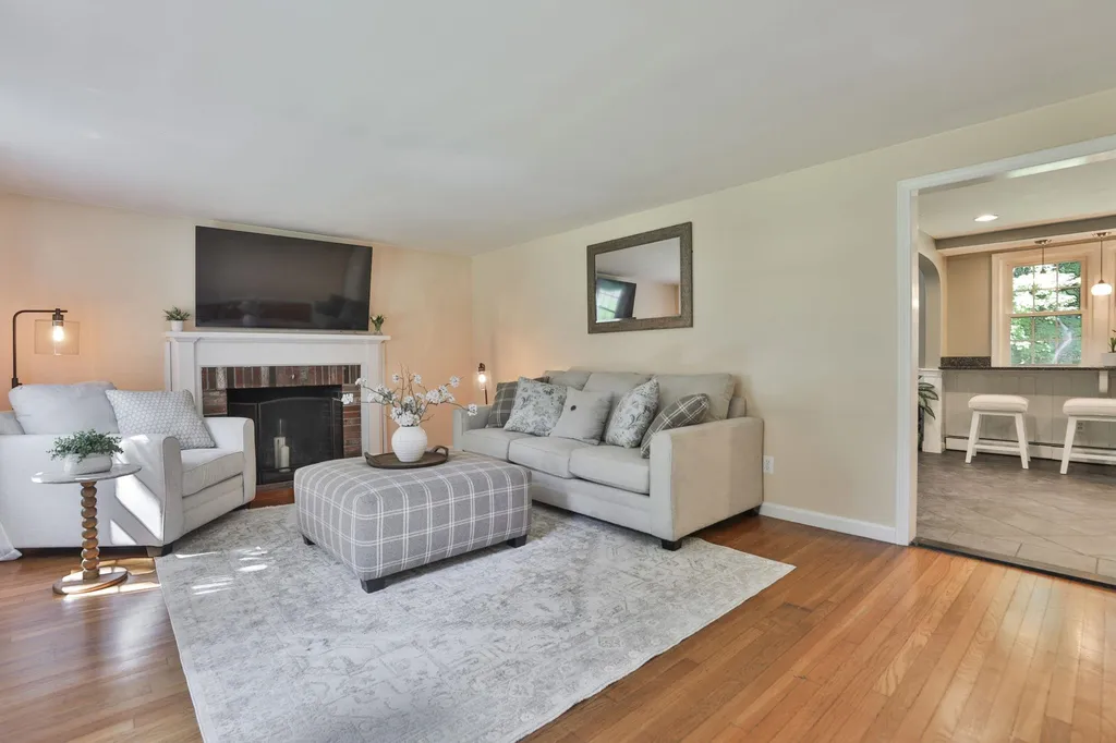 24 Beaver Brook Circle Amherst NH 03031