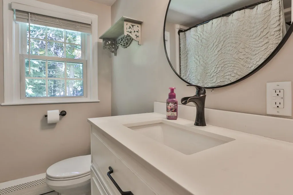 24 Beaver Brook Circle Amherst NH 03031