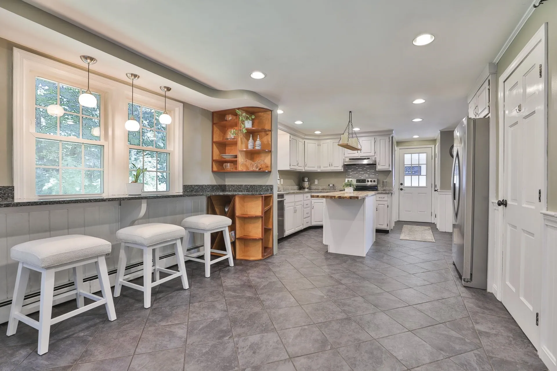 24 Beaver Brook Circle Amherst NH 03031