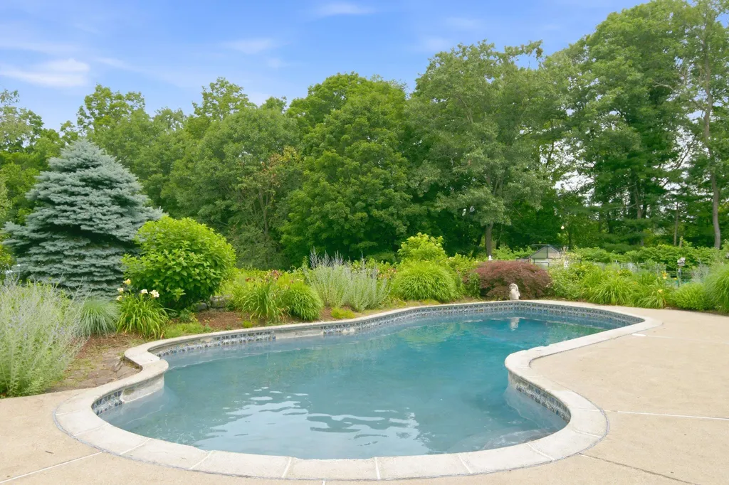 428 Clark Hill Road New Boston NH 03070