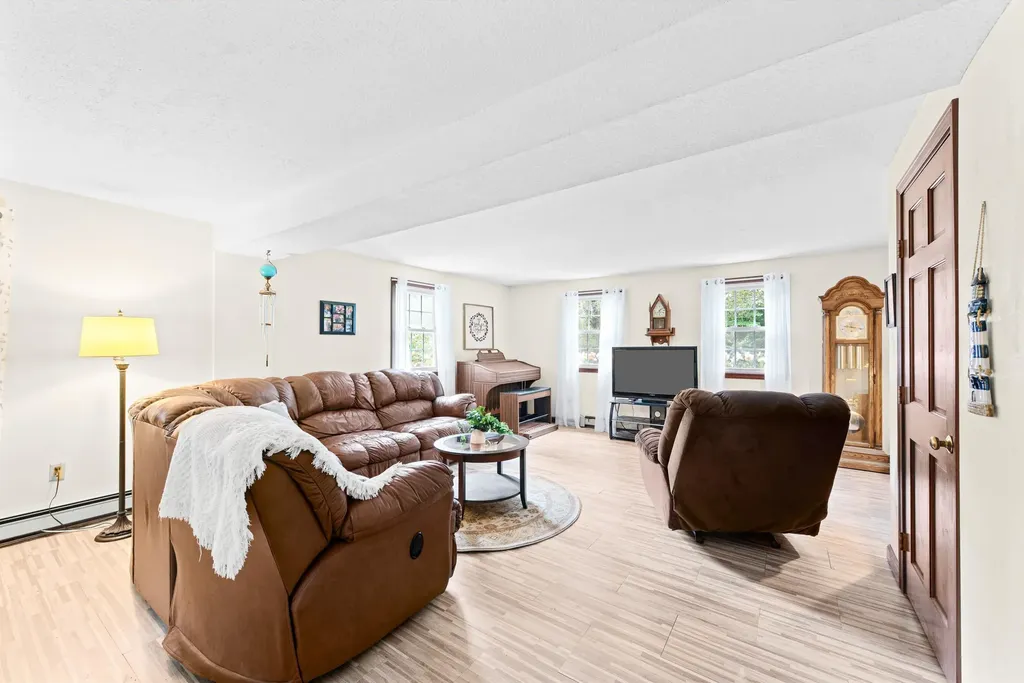 86 Mo-sett Avenue Goffstown NH 03045