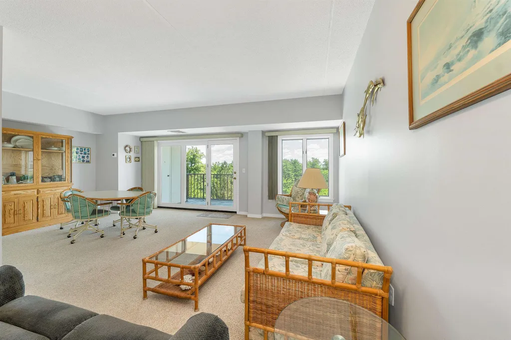 12 Mt. Laurels Drive Nashua NH 03062