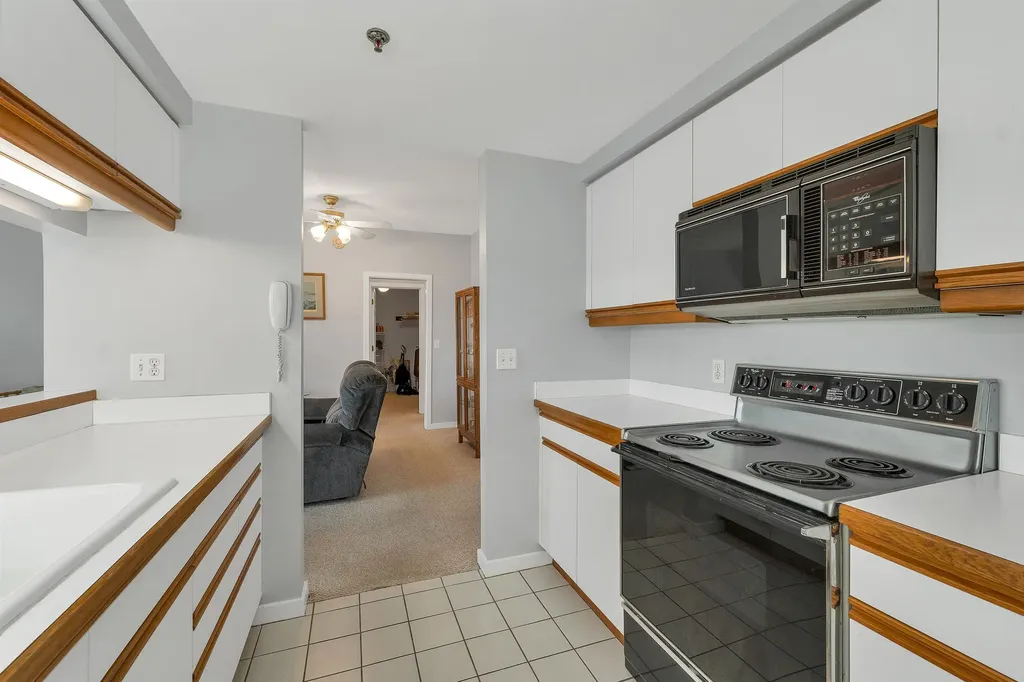 12 Mt. Laurels Drive Nashua NH 03062