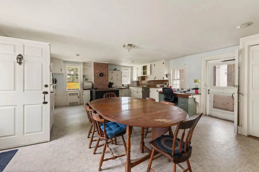 21 Trask Mountain Road Wolfeboro NH 03894