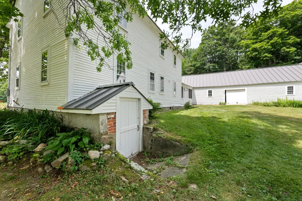 21 Trask Mountain Road Wolfeboro NH 03894