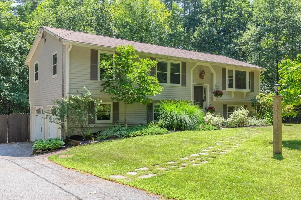 46 Cleveland Hill Road Brookline NH 03033
