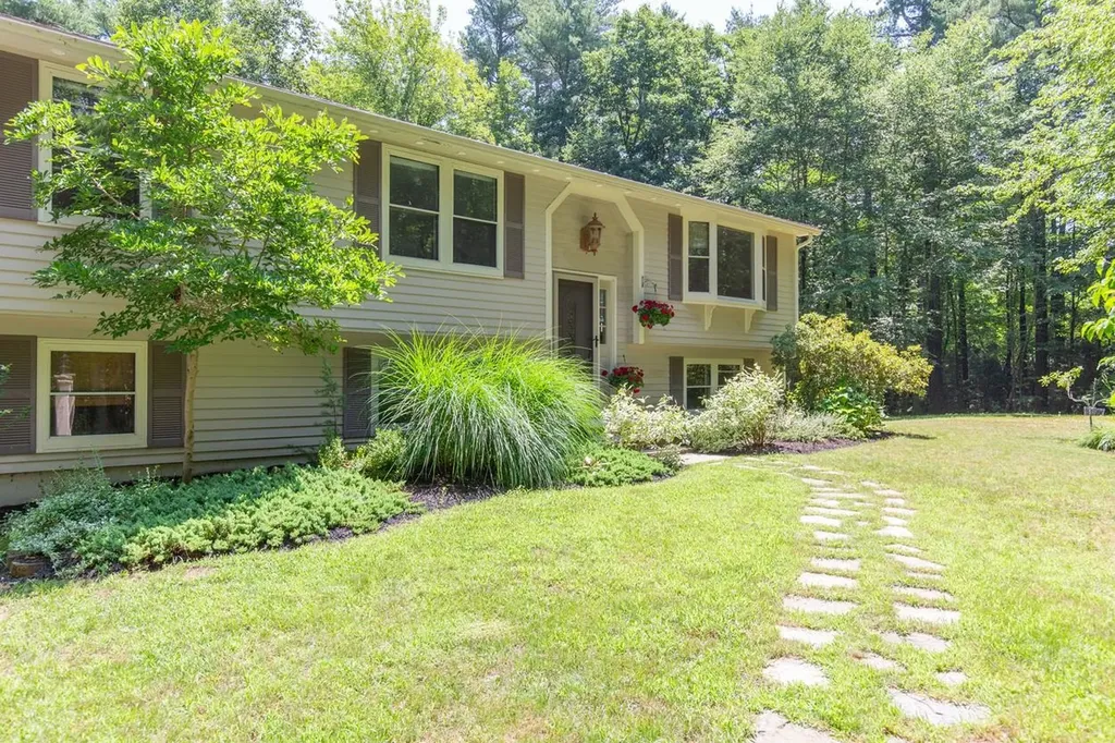 46 Cleveland Hill Road Brookline NH 03033