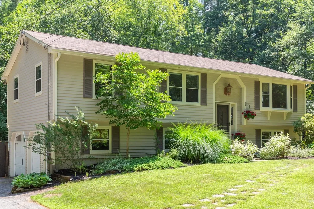 46 Cleveland Hill Road Brookline NH 03033