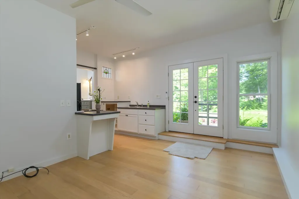 69 High Street Walpole NH 03608