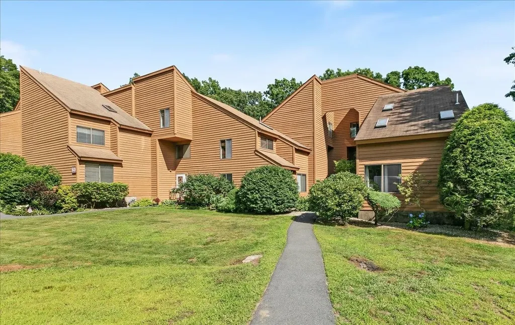 53 Clement Court Haverhill MA 01832