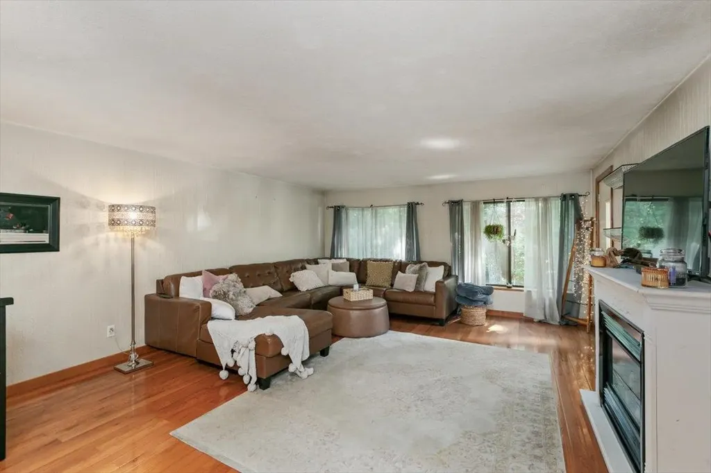53 Clement Court Haverhill MA 01832