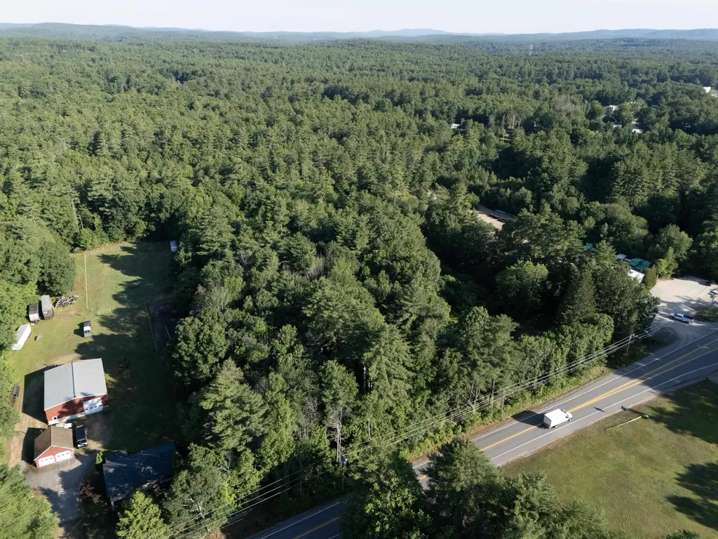 3 Chester Road Raymond NH 03077
