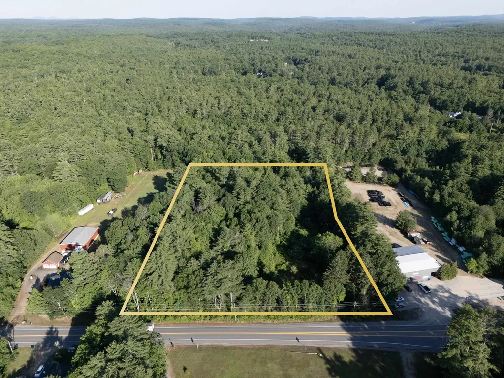3 Chester Road Raymond NH 03077