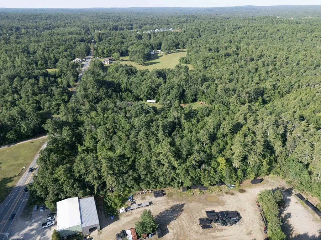3 Chester Road Raymond NH 03077