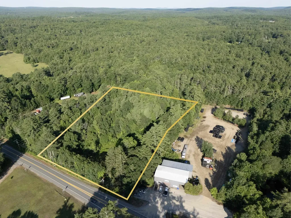 3 Chester Road Raymond NH 03077